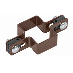 Obejma przelotowa pośrednia kompletna do montażu paneli ogrodzeniowych na słupku.